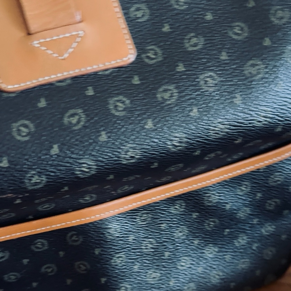 Pollini Vintage Monogram Shoulder Bag 
Timeless European Designer Leather Piece - Picture 10 of 10